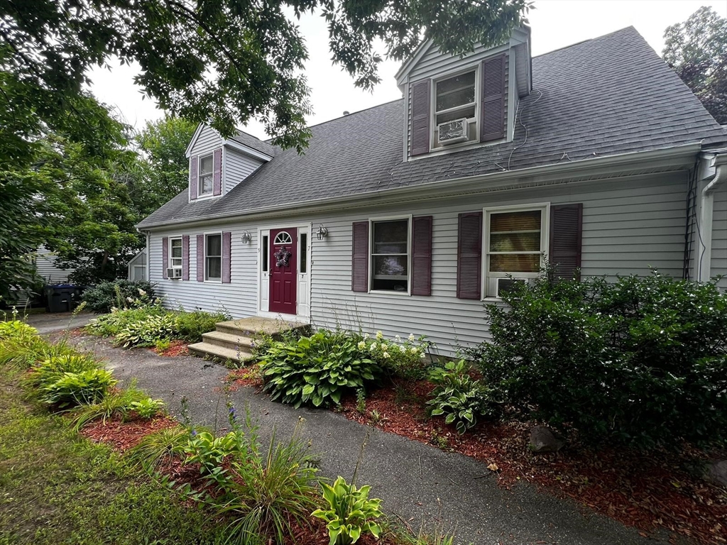Gervais Way, Methuen, MA 01844