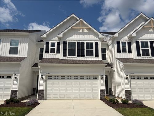 32740 Sandridge Run, Avon Lake, OH, 44012 | Card Image