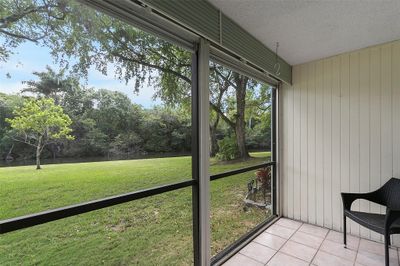 1A - 101 Royal Park Dr, Condo with 2 bedrooms, 2 bathrooms and null parking in Oakland Park FL | Image 3