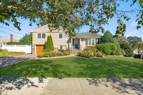 1 Jerome Dr, Farmingdale, NY, 11735-1810 | Card Image