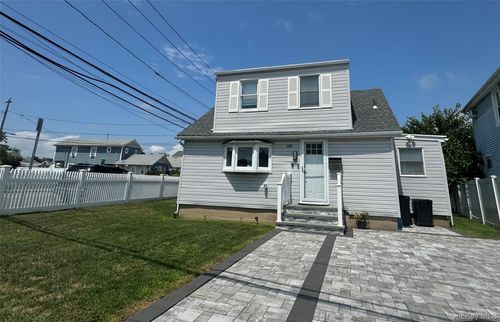 100 Clubhouse Rd, Bellmore, NY, 11710-4705 | Card Image