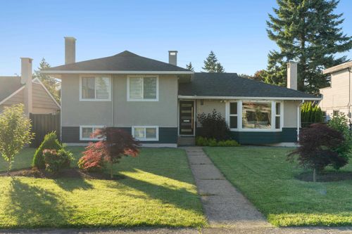 8649 11th Ave, Burnaby, BC, V3N2P9 | Card Image