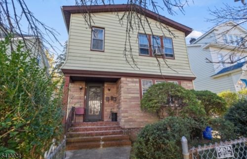 76 Grumman Ave, Newark, NJ, 07112-3141 | Card Image