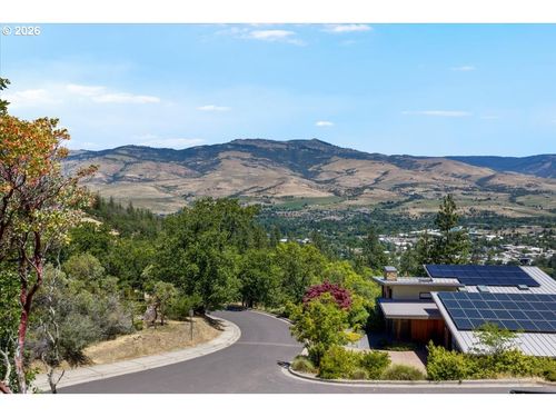 163 Hitt Rd, Ashland, OR, 97520 | Card Image