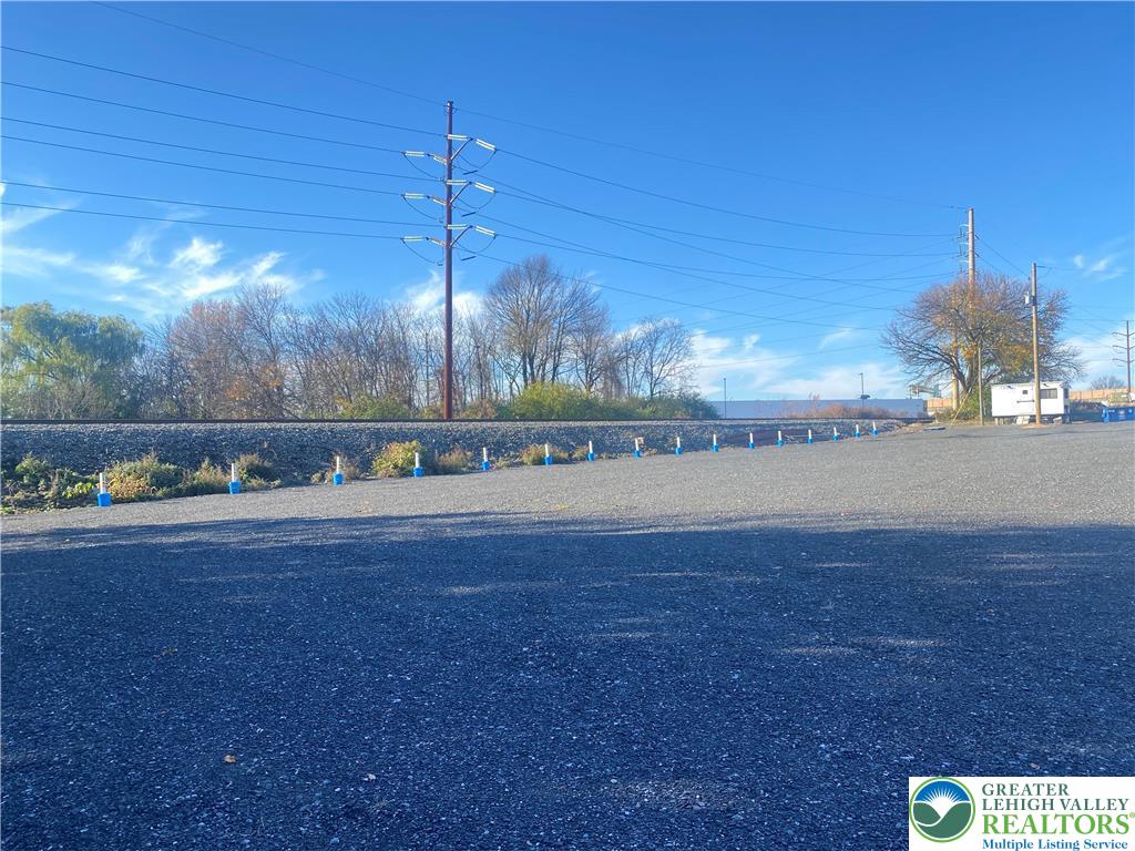 6743 Ruppsville Rd, Allentown, PA 18106
