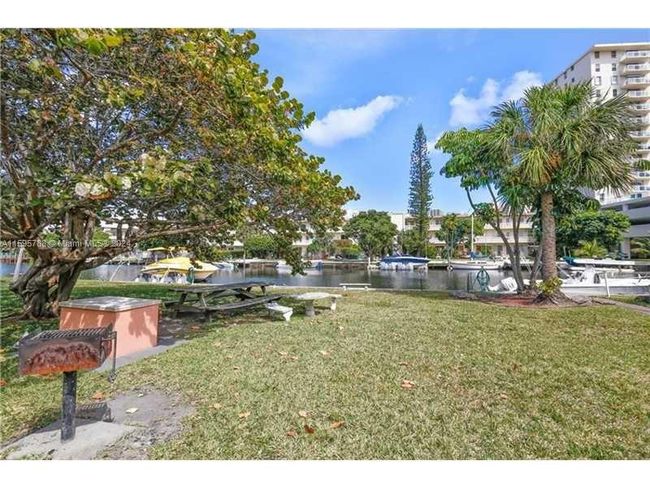 303 - 300 Layne Blvd, Condo with 2 bedrooms, 2 bathrooms and null parking in Hallandale Beach FL | Image 15