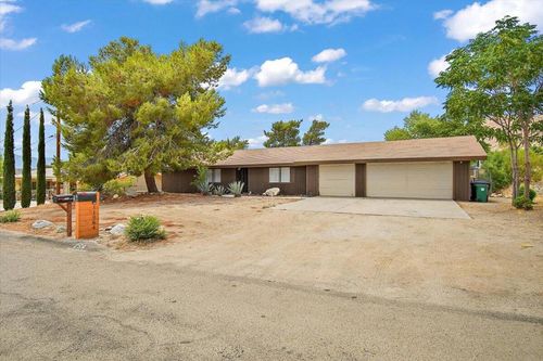 11064 Mescalero Ave, Morongo Valley, CA, 92256-9507 | Card Image