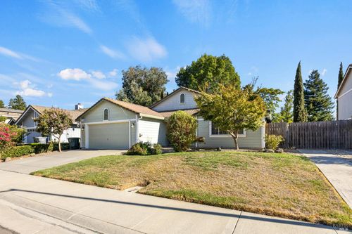 695 Fountain Way, Dixon, CA, 95620 | Card Image