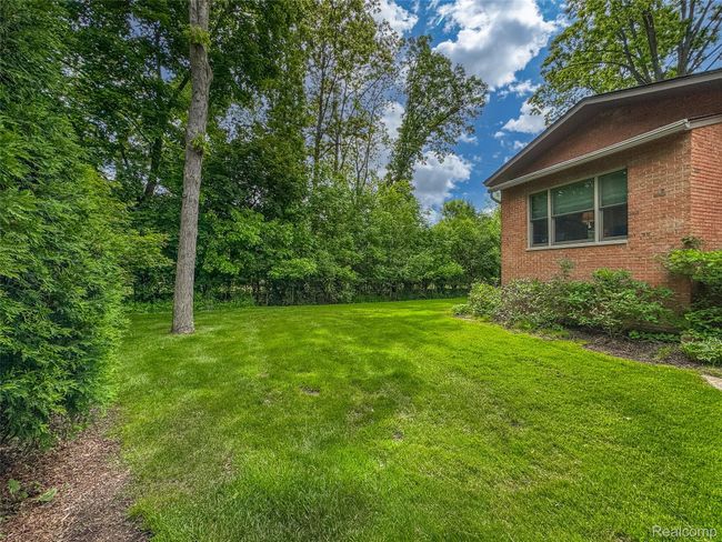 Private Yard Backing to Rouge River | Image 49