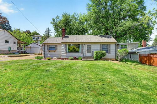 755 Walker Ave, Ashland, OR, 97520-3437 | Card Image
