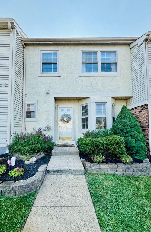 325 Wayne Ct, SOUTHAMPTON, PA, 18966-2761 | Card Image