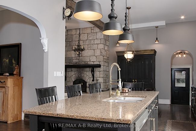 12096 Gale Rd, House other with 5 bedrooms, 4 bathrooms and 10 parking in Middlesex Centre ON | Image 12