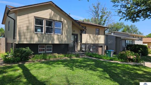 8822 Pine Dr, La Vista, NE, 68128-2036 | Card Image