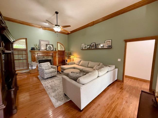 Large Living Room | Image 8