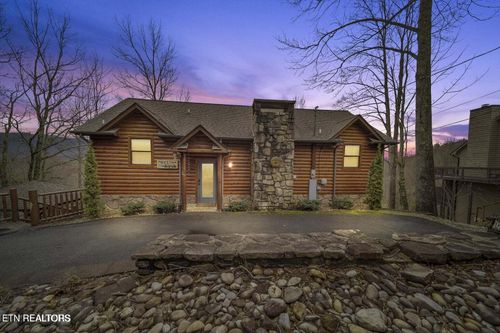 922 Scenic Trl, Gatlinburg, TN, 37738-6316 | Card Image