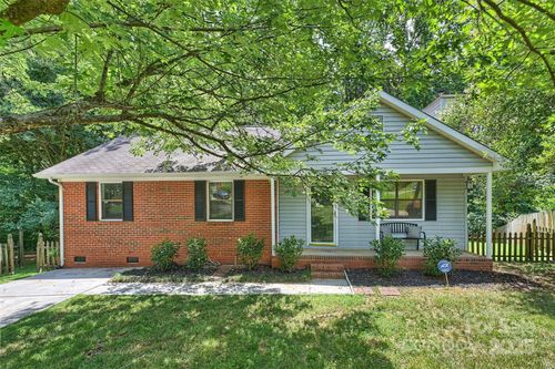 6115 Coltswood Ct, Charlotte, NC, 28211-6270 | Card Image