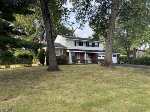 5 Addison Dr, Fairfield, NJ, 07004-1501 | Card Image