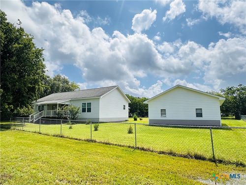 109 N Valley St, Cuero, TX, 77954-2717 | Card Image