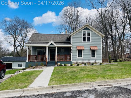 909 Williams St, Fenton, MI, 48430-2927 | Card Image
