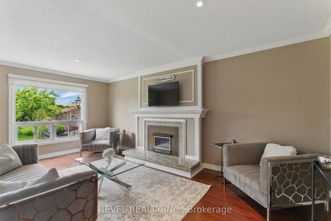 1076 Roxborough Dr, House other with 4 bedrooms, 3 bathrooms and 2 parking in Oakville ON | Image 5