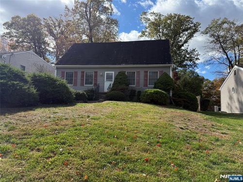 96 Walnut St, Oakland, NJ, 07436-2646 | Card Image