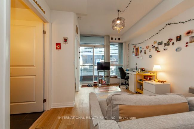318 - 8 Mercer St, Condo with 1 bedrooms, 1 bathrooms and null parking in Toronto ON | Image 9