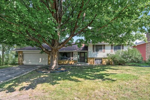 104 Knoll Cir E, Burnsville, MN, 55337-4036 | Card Image
