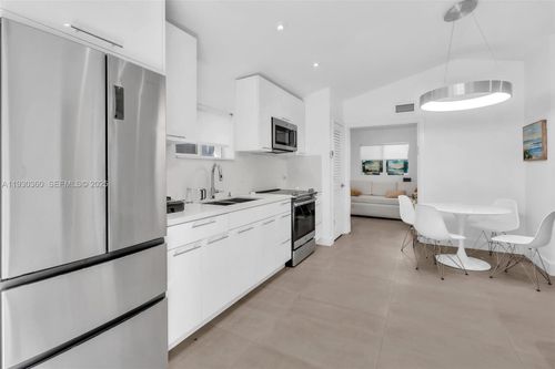 apt-3-836 W 40th St, Miami Beach, FL, 33140-3846 | Card Image