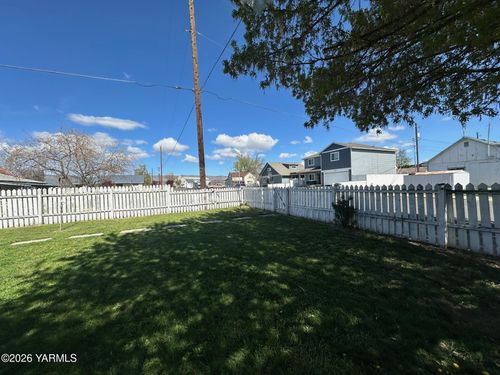 204 N Spokane St, Moxee, WA, 98936 | Card Image