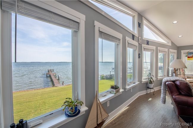 Light Filled Space and Huge Windows | Image 16