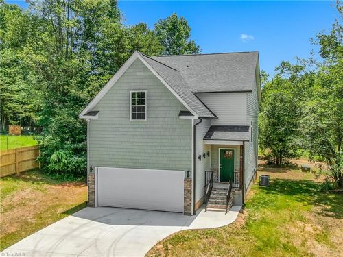 411 Motif Lane, Winston Salem, NC, 27107 | Card Image