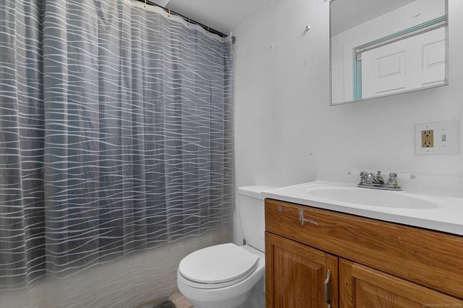 69 West St, Home with 5 bedrooms, 3 bathrooms and 2 parking in New London CT | Image 20