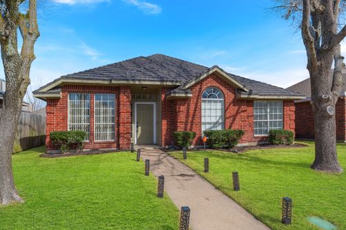 2827 Saint Martin Dr, Lancaster, TX, 75146-1059 | Card Image