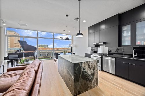 apt-521-555 E 5th St, Austin, TX, 78701-3893 | Card Image