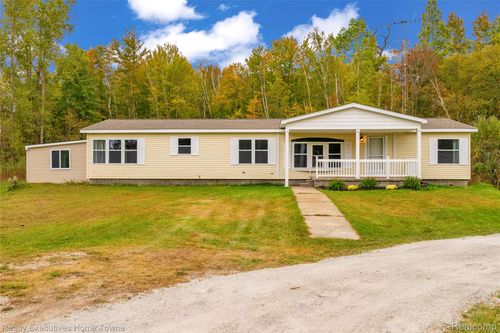 8067 Lambs Rd, Wales, MI, 48027-2613 | Card Image