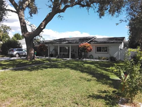 571 Lentz Rd, BELLEAIR BLUFFS, FL, 33770-1719 | Card Image