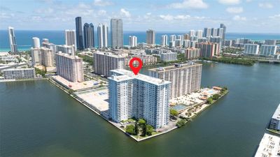 2412 - 301 174th St, Condo with 2 bedrooms, 2 bathrooms and null parking in Sunny Isles Beach FL | Image 1