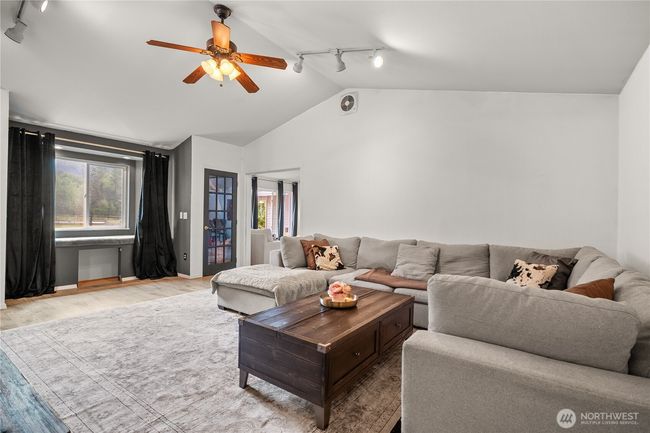 37911 300 Th Ave Se, House other with 3 bedrooms, 3 bathrooms and 6 parking in Enumclaw WA | Image 5