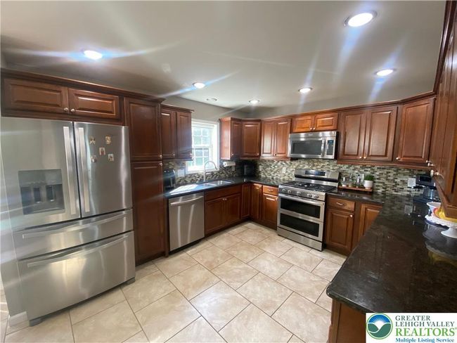 321 Charles St, House other with 3 bedrooms, 3 bathrooms and null parking in Scranton PA | Image 8