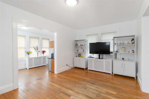 114 175th St, Addisleigh Park, NY, 11434-1449 | Card Image