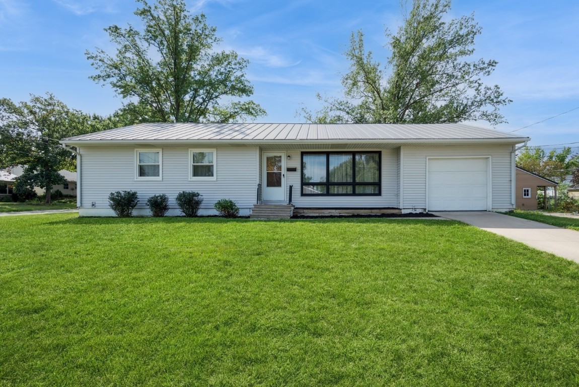 Buchanan Dr, Cedar Rapids, IA 52403