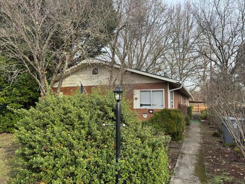 225 Sw Westholm Ave, Grants Pass, OR, 97526-2515 | Card Image