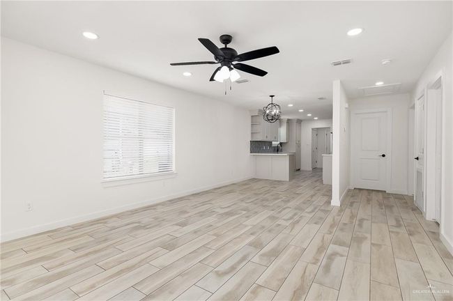 321 E Stubbs St, House other with 3 bedrooms, 2 bathrooms and 2 parking in Edinburg TX | Image 4