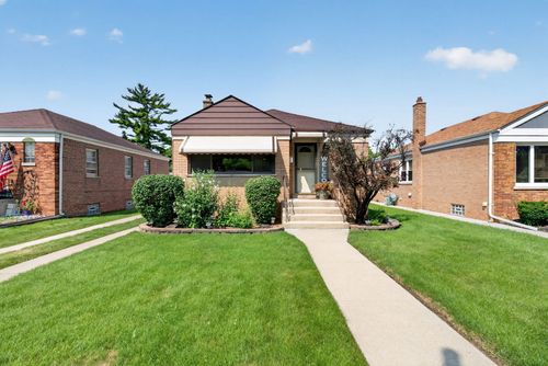 9628 S Utica Ave, Evergreen Park, IL, 60805-3147 | Card Image