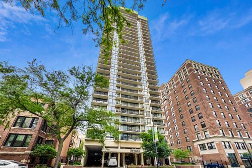 4b-3150 N Sheridan Road N, Chicago, IL, 60657 | Card Image