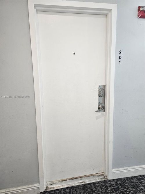 apt-201-750 Collins Ave, Miami Beach, FL, 33139-6257 | Card Image