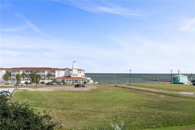207 S 2 Nd St, House other with 4 bedrooms, 3 bathrooms and 6 parking in Rockport TX | Image 30