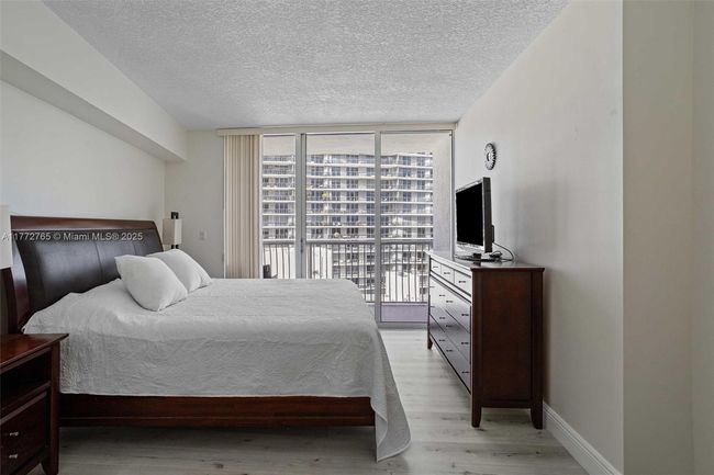 APT-4506 - 1750 N Bayshore Dr, Condo with 1 bedrooms, 1 bathrooms and null parking in Miami FL | Image 5