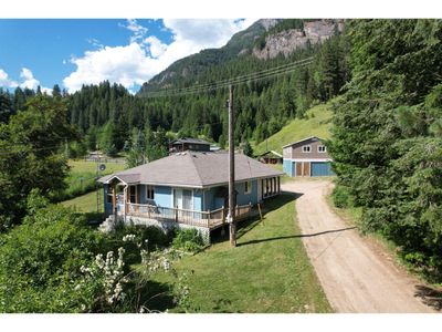 3064 Upper Slocan Park Rd, House other with 3 bedrooms, 2 bathrooms and 7 parking in Slocan Park BC | Image 1