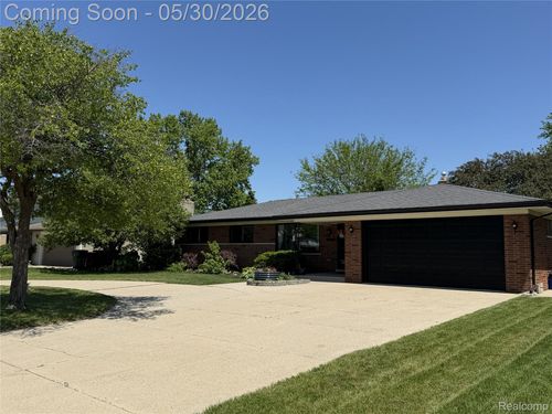 39540 Aynesley St, Clinton Township, MI, 48038-2722 | Card Image